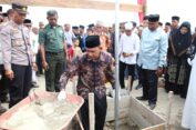 Peletakkan Batu Pertama Pembangunan Masjid Terapung Al – Hamra Bakongan Di Lakukan Oleh PJ. Bupati Aceh Selatan