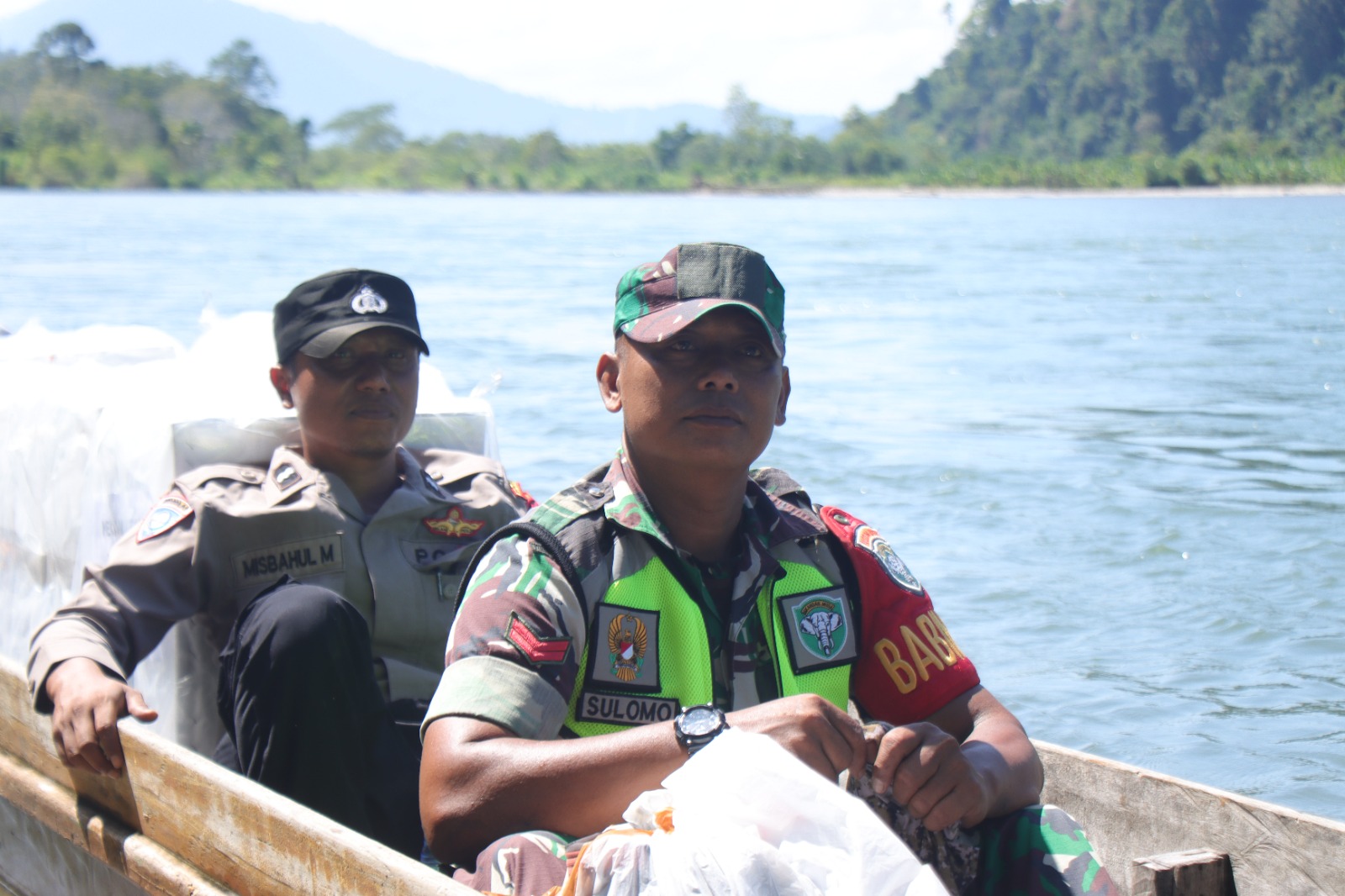 Suka-duka TNI-Polri di Aceh Selatan Lewati Sungai Kawal Logistik Pemilu, Sempat Trouble dan Ganti Perahu
