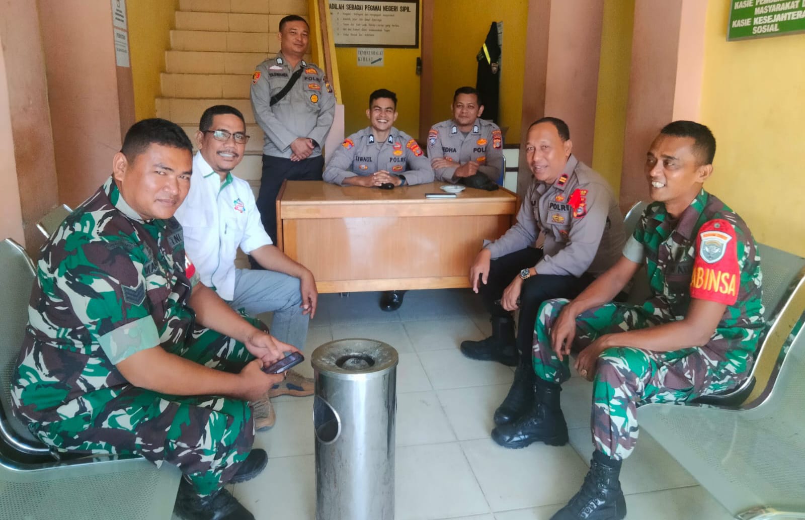 Polres Aceh Selatan Lakukan Pengamanan Proses Pleno Rekapitulasi Hasil Suara di PPK Sampai Tuntas.