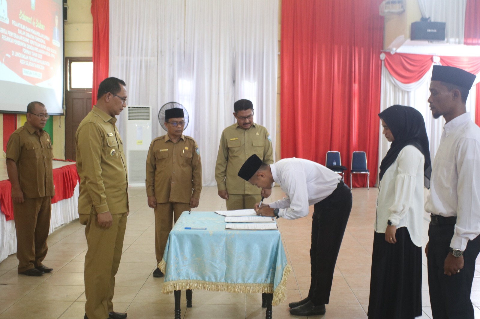 Sebanyak 197 Orang Tenaga PPPK  di Lingkungan Pemkab Aceh Selatan Mendapatkan SK Pengangkatan Sekaligus Pelantikan Oleh PJ Bupati Aceh Selatan