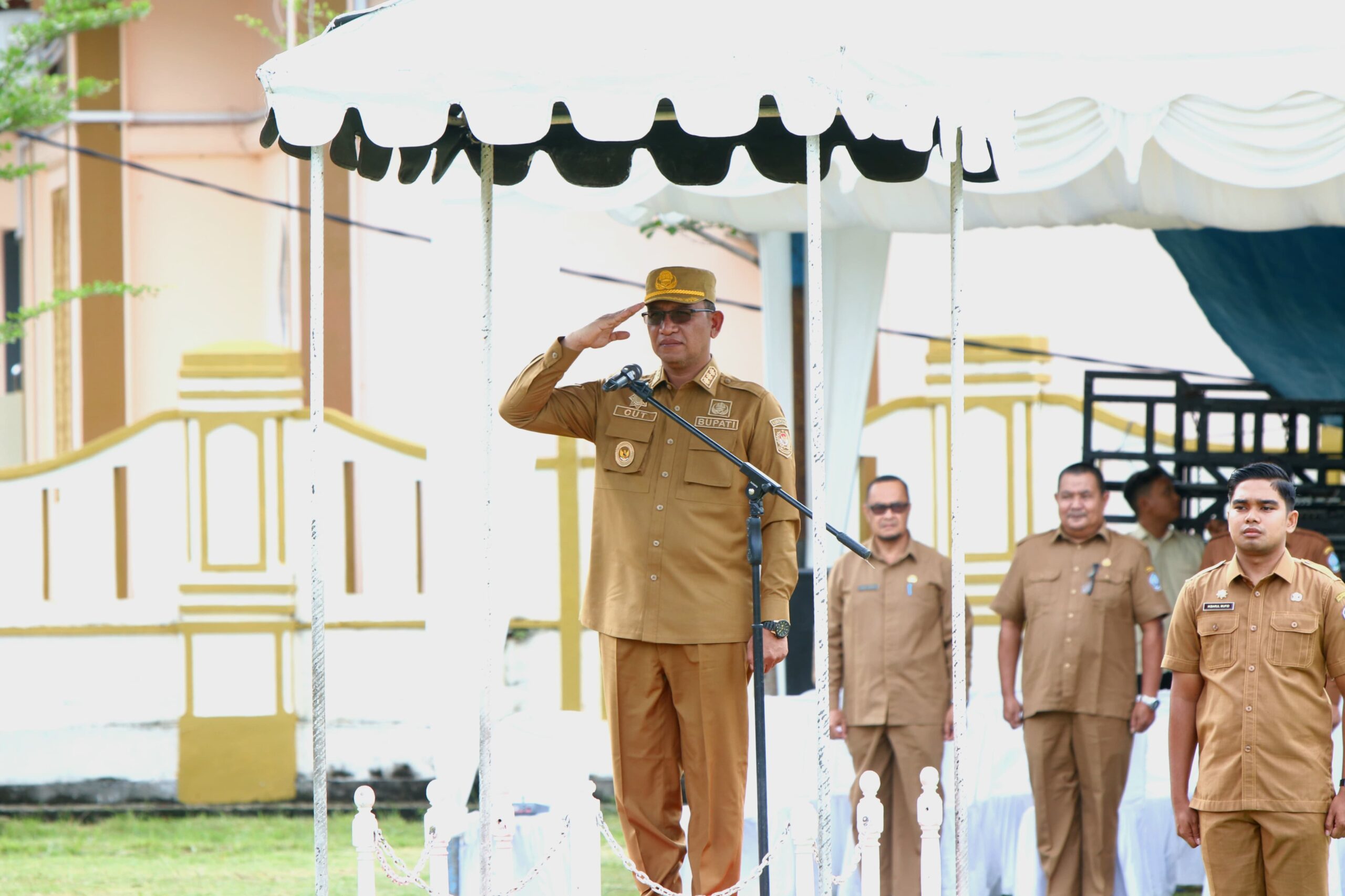 Apel Gabungan PNS Aceh Selatan Pasca Cuti Lebaran 1445 H, Di Pimpin Langsung Oleh Pj Bupati Aceh Selatan Cut Syazalisma