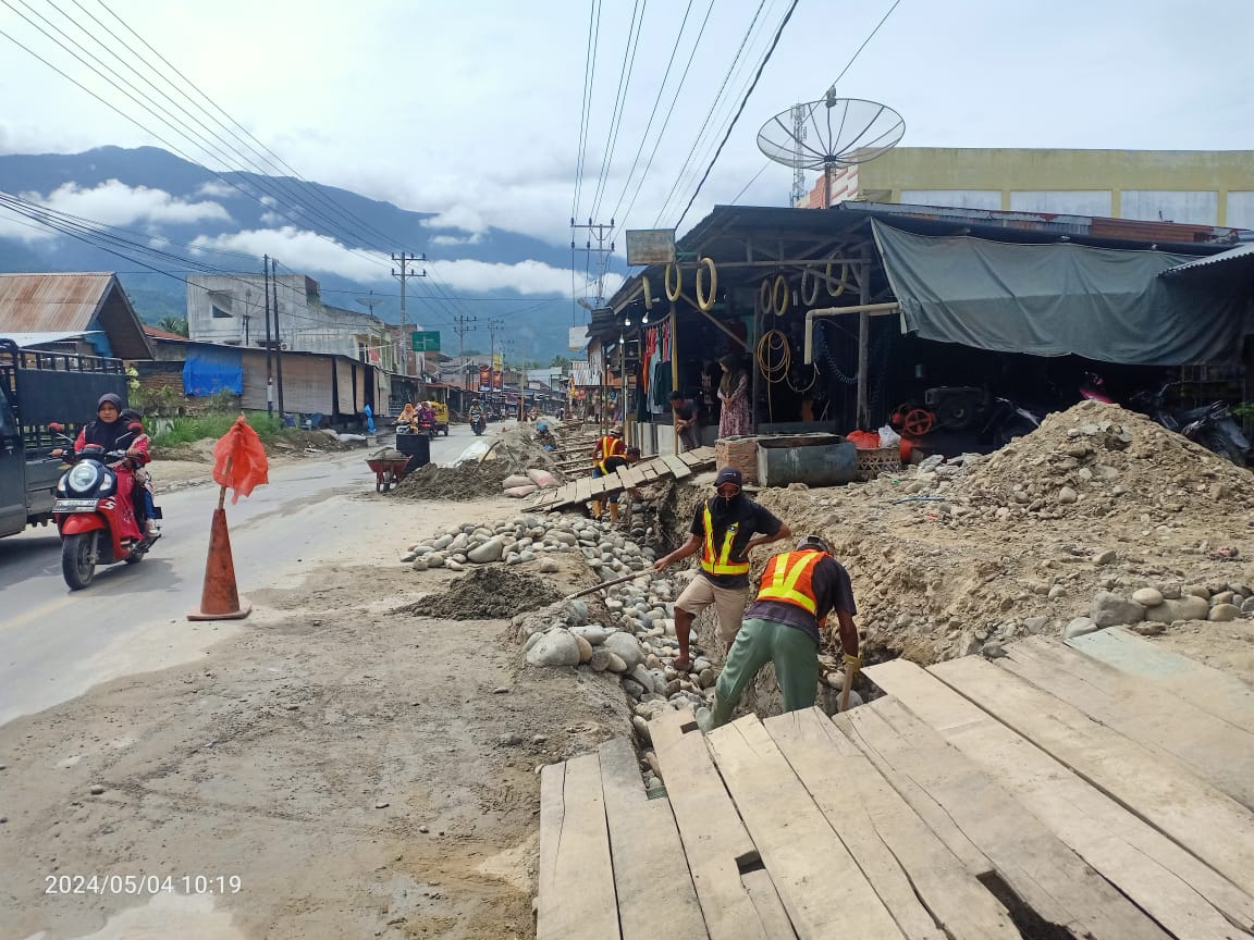 Drainase Jalan Nasional Wilayah Gampong Kuning Direhabilitasi, Masyarakat Sampaikan Terima Kasih kepada Pihak BPJN Aceh