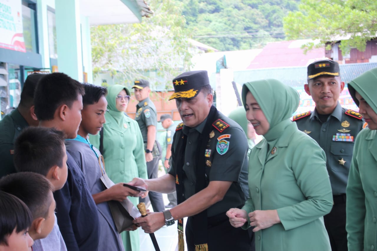 Kunjungi Kodim 0107/Aceh Selatan, Pangdam IM dan Ketua Persit KCK PD Iskandar Muda Sapa Prajurit dan Persit
