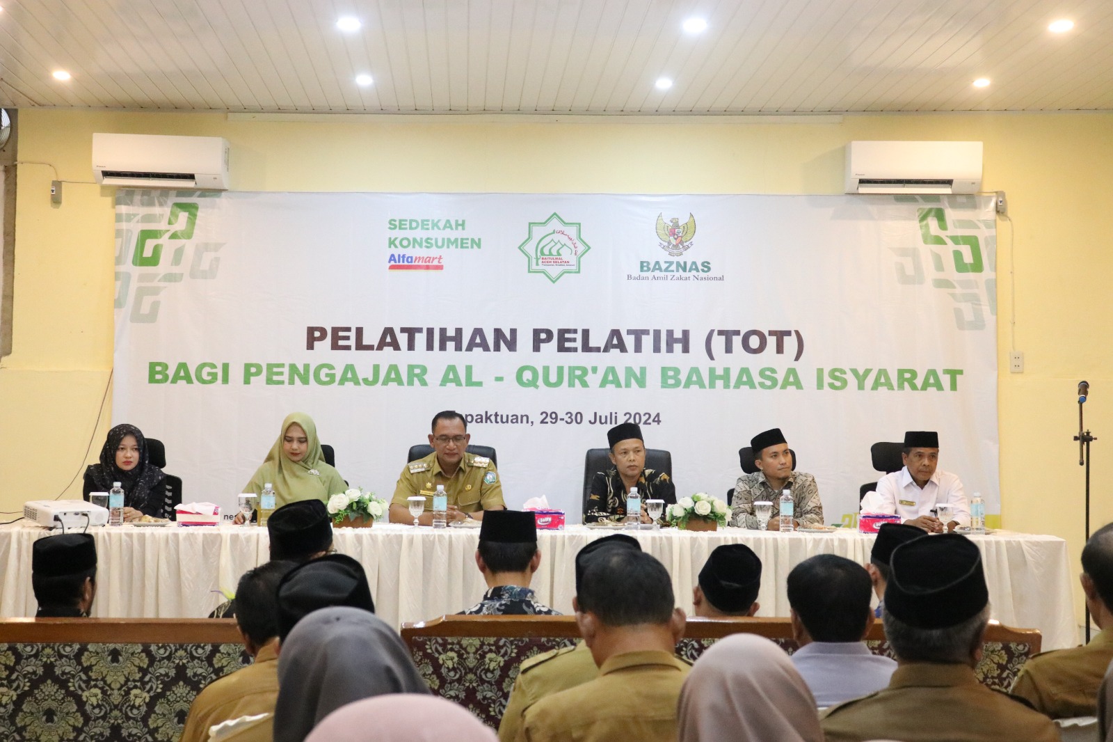 Pj Bupati Aceh Selatan Cut Syazalisma, S.STP. Membuka Pelatihan Pelatih Training of Trainer (TOT) Bagi Pengajar Al-Quran Bahasa Isyarat