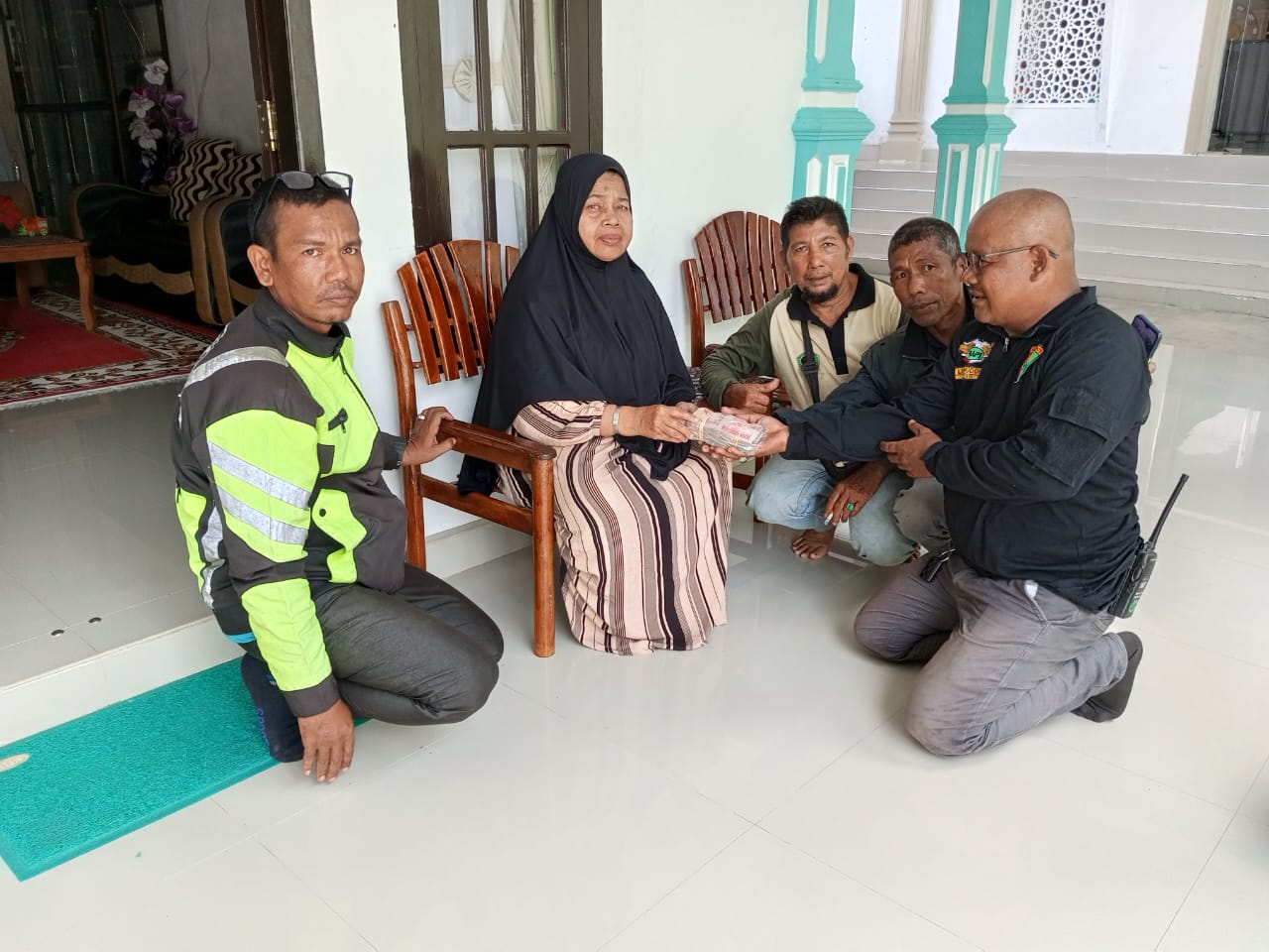 RAPI Lokal Trumon Serahkan Bantuan Kepada Pasantren Darul Wusta Labuhan Haji Barat