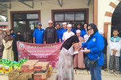Peringati HUT ke-12, IWO Tanjab Barat Serahkan Bantuan ke Ponpes dan Santunan Bagi Anak Yatim Tahfizd