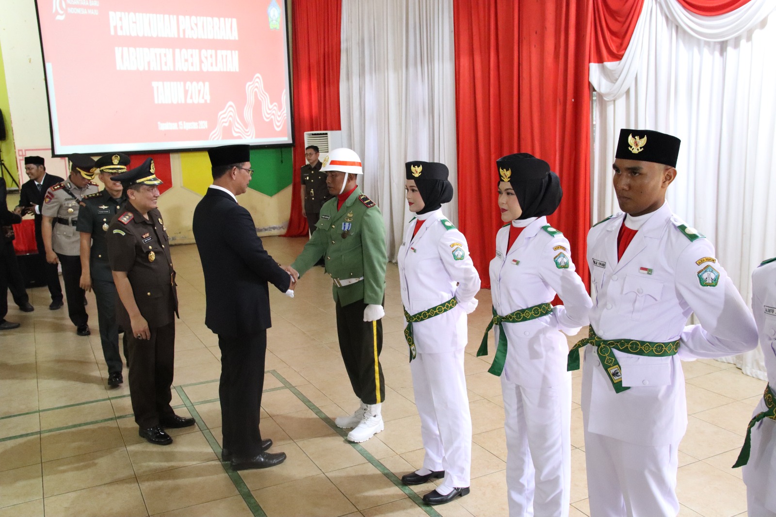 Pengukuhan Paskibraka Aceh Selatan Tahun 2024 Di Lakukan Oleh Pj Bupati Cut Syazalisma, S.STP