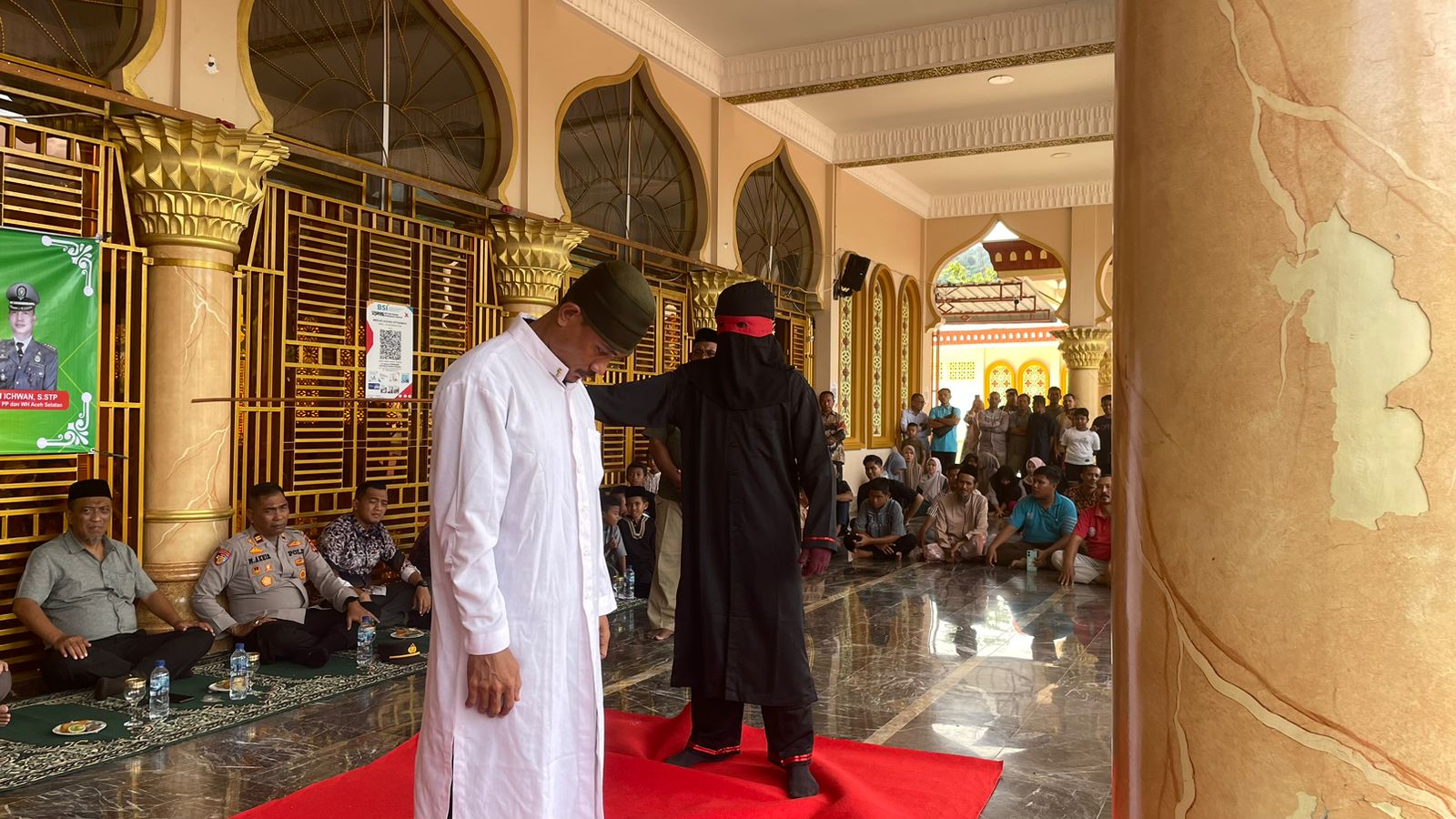 Kejari Aceh Selatan Melaksanakan Eksekusi Cambuk Terhadap 9 (Sembilan) Terpidana Hukum Jinayat