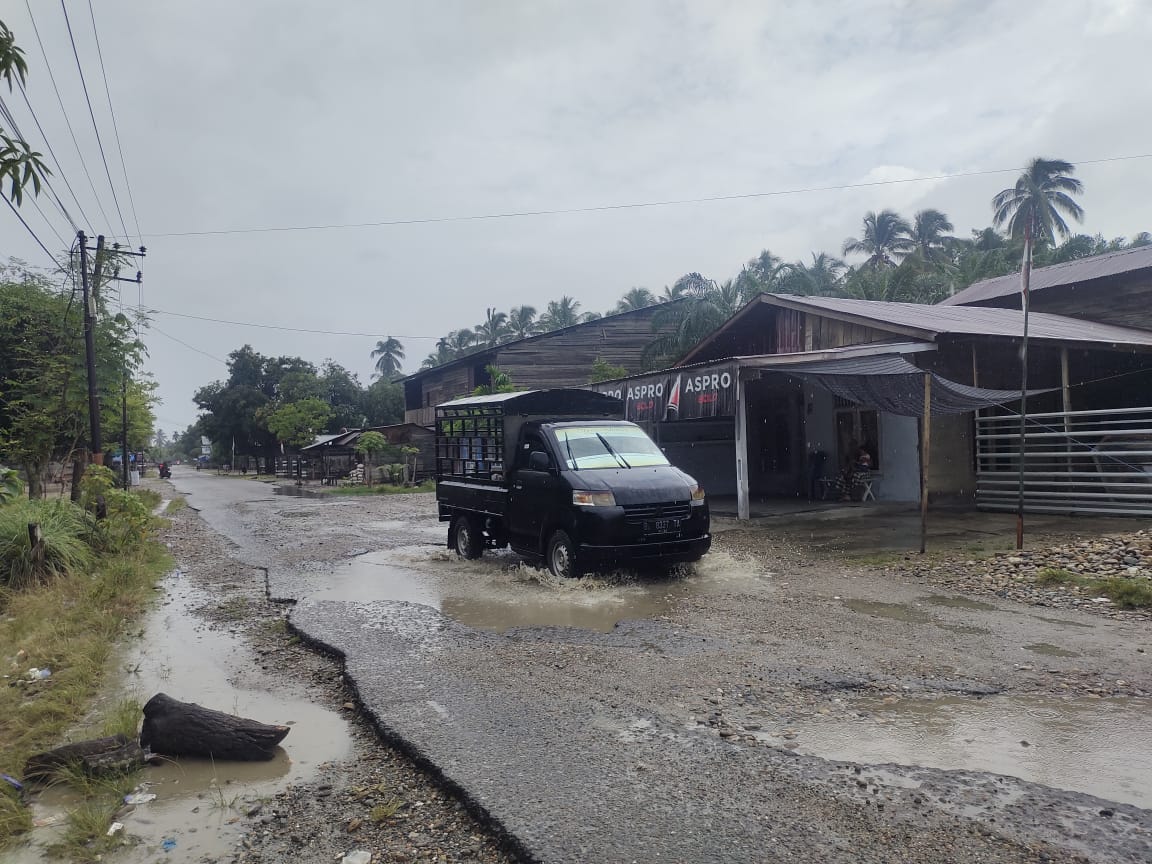 Ketua Pemuda Limau Purut Minta Pemerintah Aceh Selatan Peduli Dengan Kondisi Jalan Yang Sudah Rusak Parah
