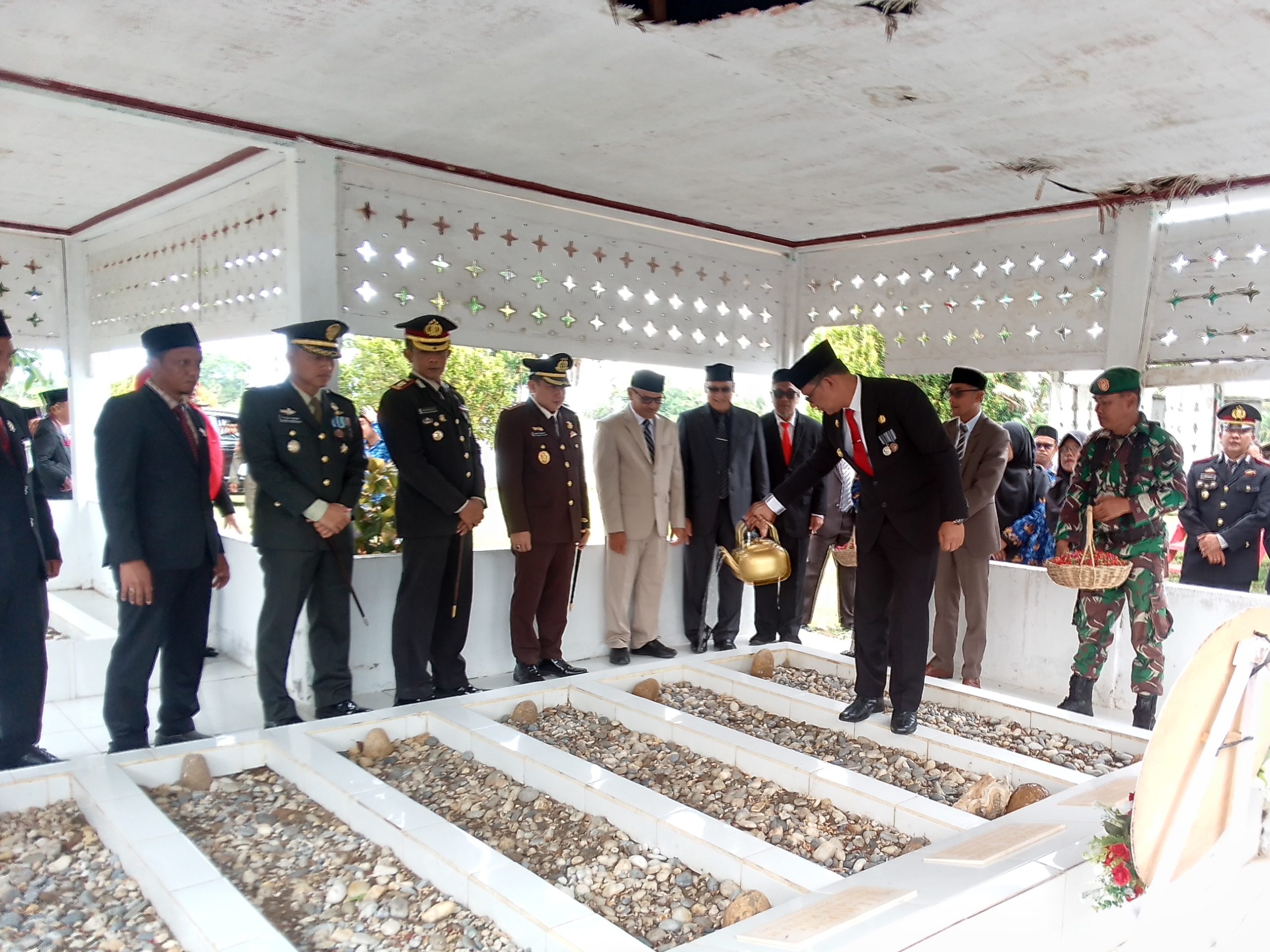 Peringati HUT RI Ke-79, Forkopimda Aceh Selatan Kunjungi Makam Panglimo Rajo Lelo