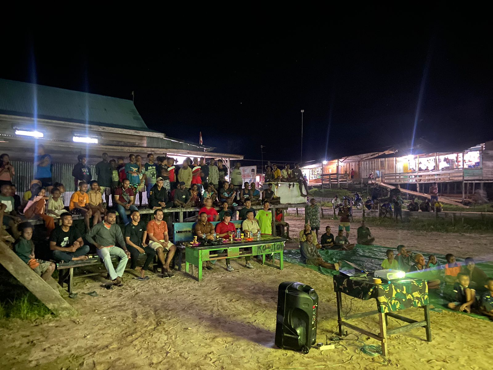 Satgas Pamtas RI-PNG Yonif 141/AYJP Adakan Komsos Kreatif Nobar Indonesia VS Australia