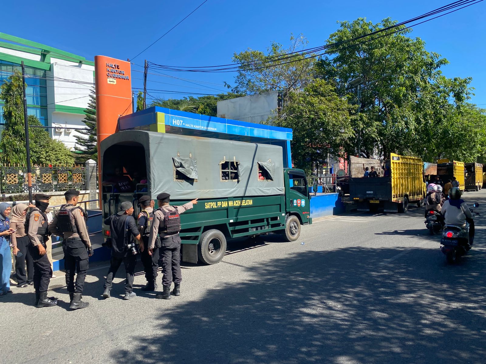 Setelah Sempat Tiba di Banda Aceh Akhirnya Pengungsi Ronghinya di Pulangkan Kembalikan Ke Aceh Selatan