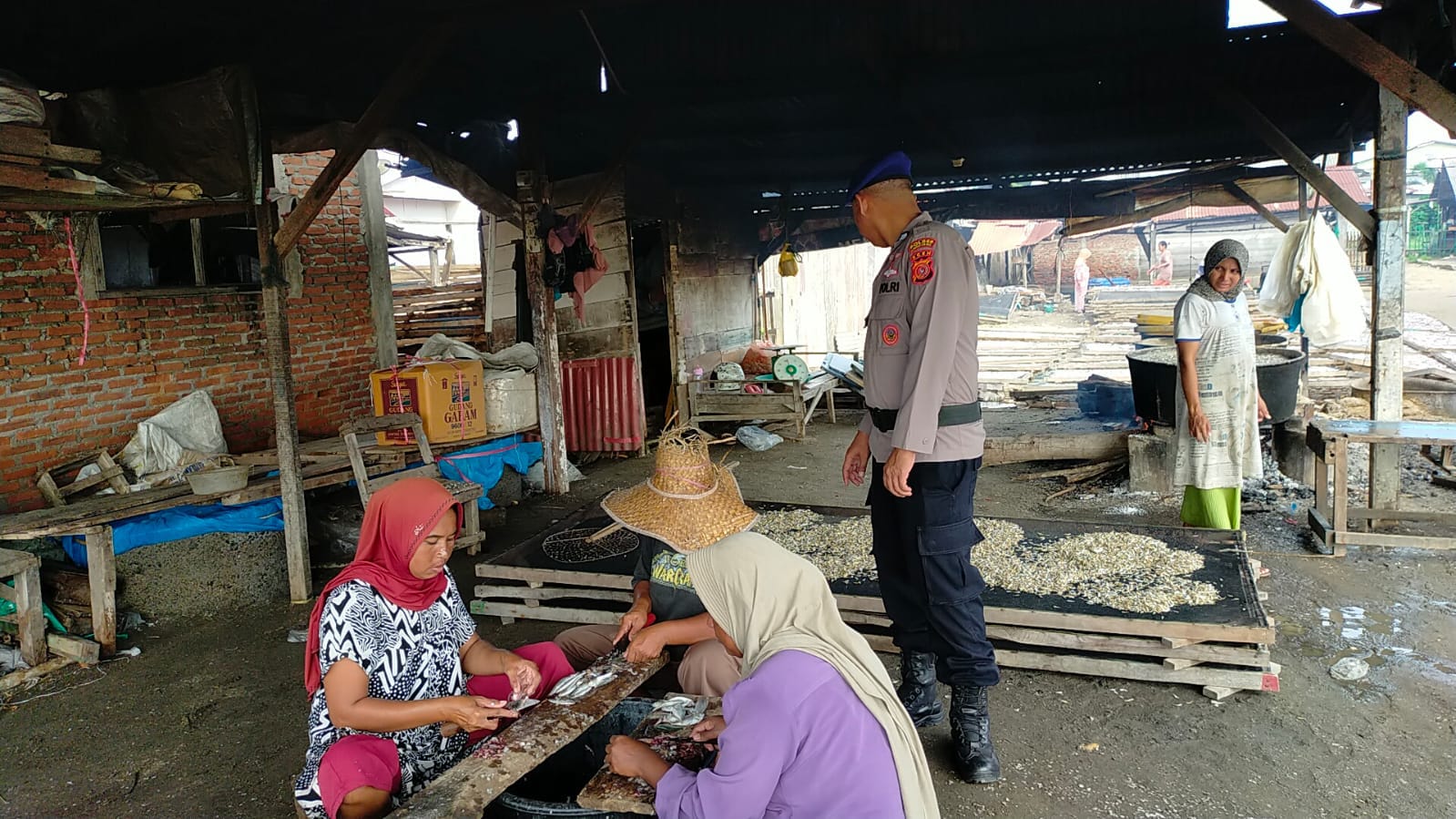 Sat Pol Airud Polres Lhokseumawe Patroli di Pantai Pusong Baru, Imbau Jaga Kebersihan