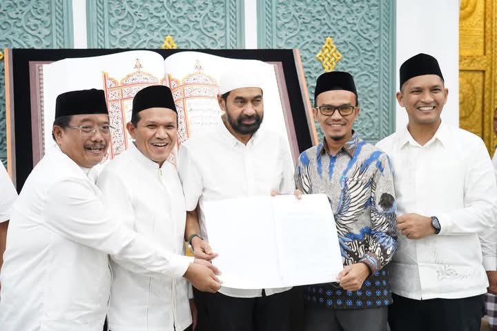 Walikota Subulussalam Haji Rasyid Bancin Menerima Secara Simbolis Launcing Intruksi Gubernur Aceh