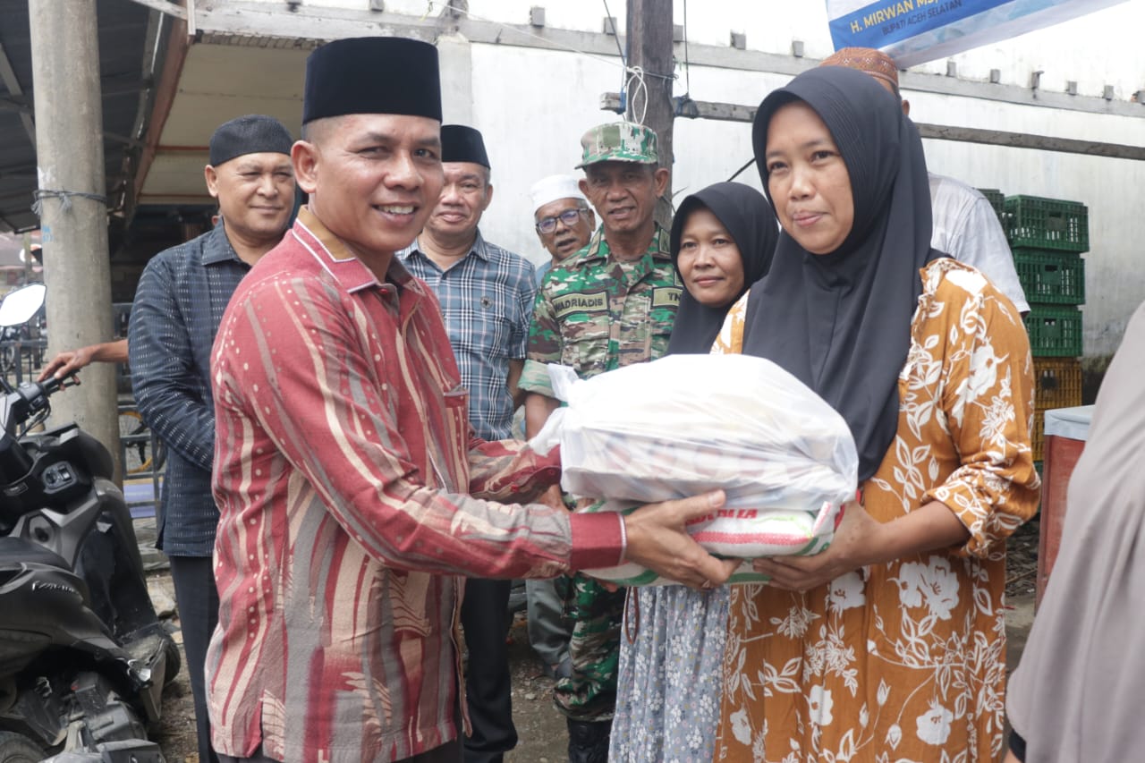 Wakil Bupati Buka Kegiatan Pasar Murah di Kluet Tengah