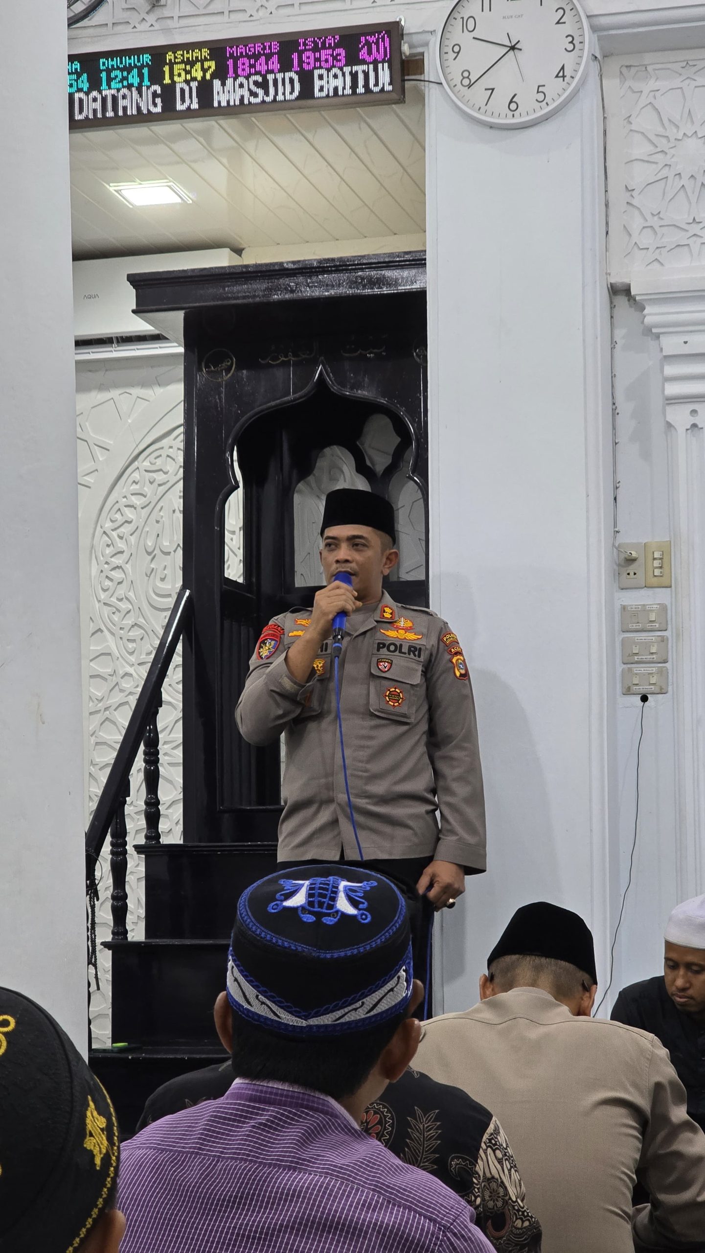 Safari Ramadhan, Kapolres Aceh Selatan Laksanakan Shalat Tarawih Berjamaah dan Sampaikan Pesan Kamtibmas di Meukek