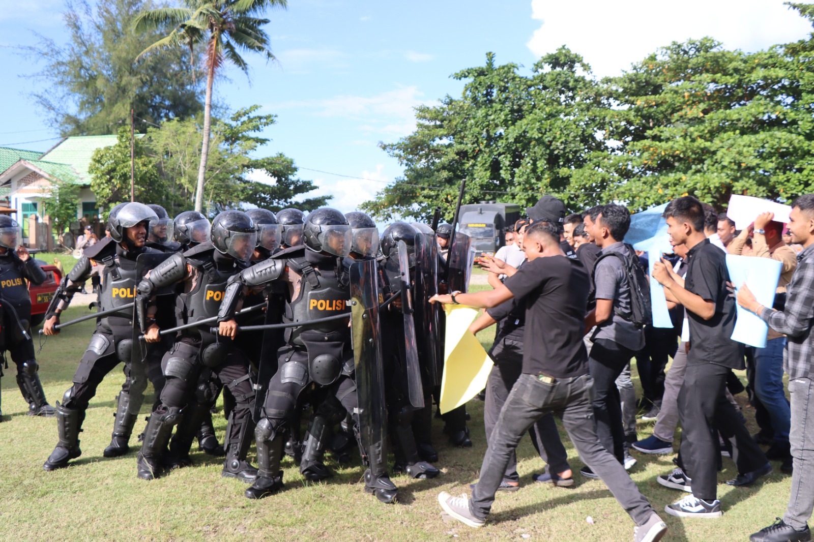 Antisipasi Unras Hari Buruh 2025, Polres Aceh Selatan Latih Kesiapsiagaan Personel Dengan Sispamkota