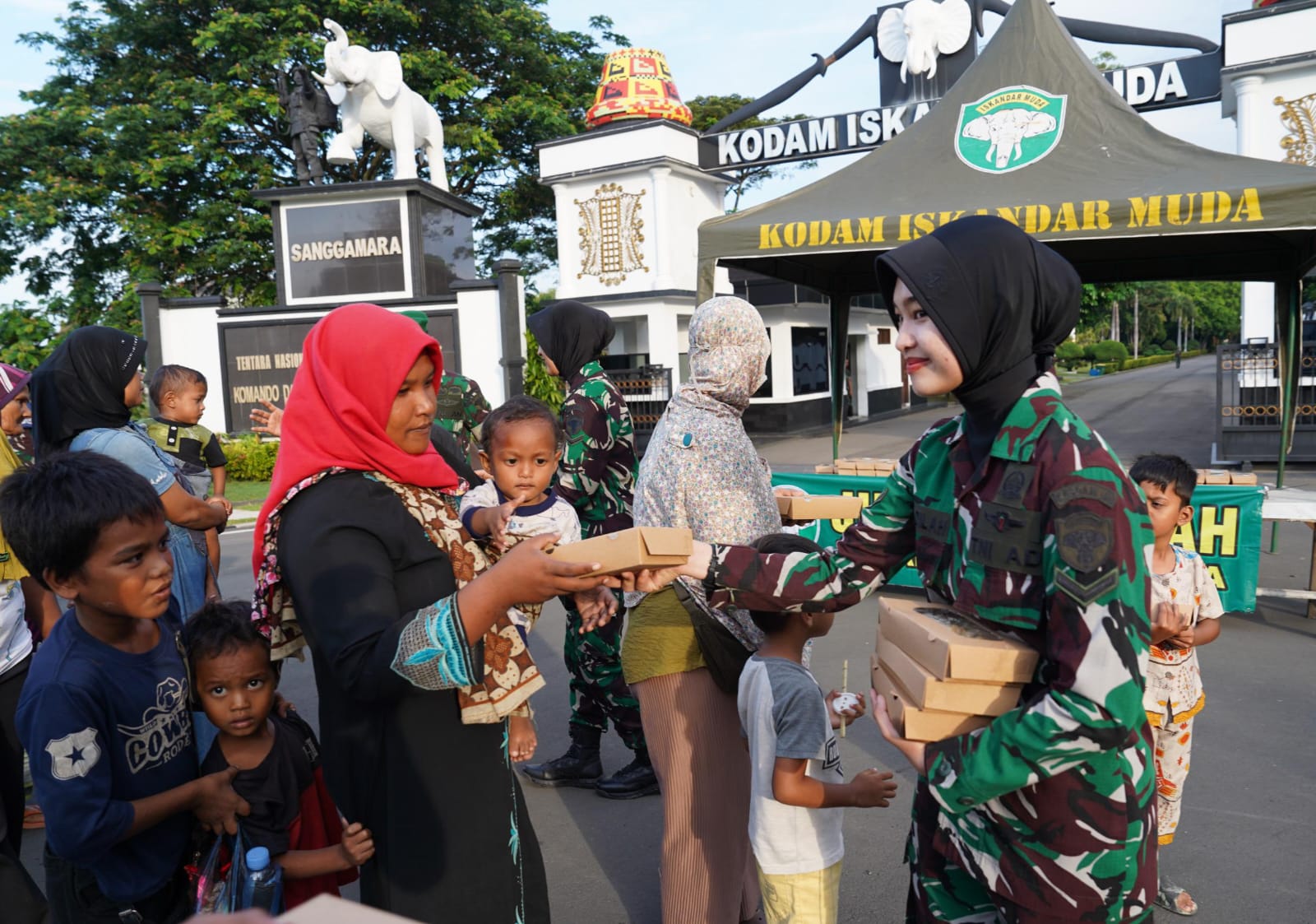 Jum’at berkah Kodam IM, sebanyak 197 Paket Makanan Gratis dibagikan