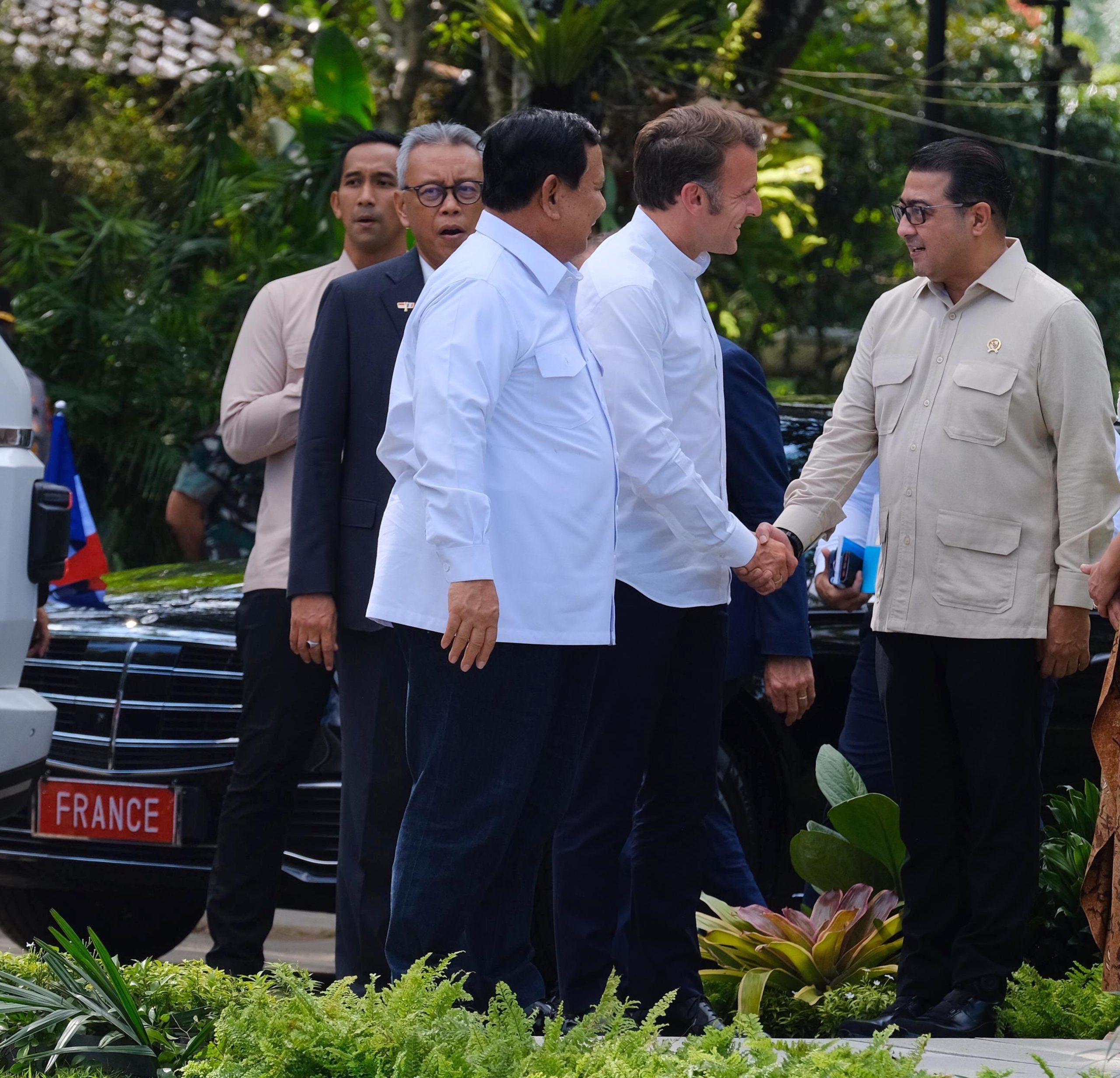 Dampingi Presiden Prabowo, Menteri Ekraf sambut Macron di Borobudur