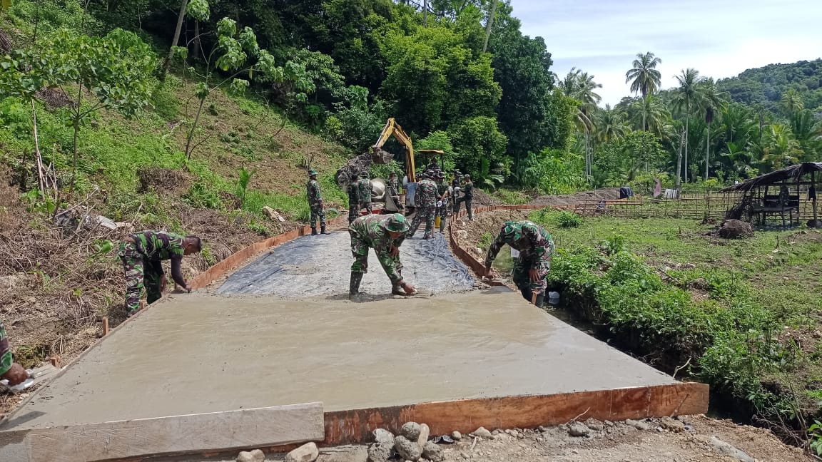 Sasaran Fisik Peningkatan Badan Jalan di TMMD ke-124 Kodim 0107/Aceh Selatan Masuk Tahap Pengecoran