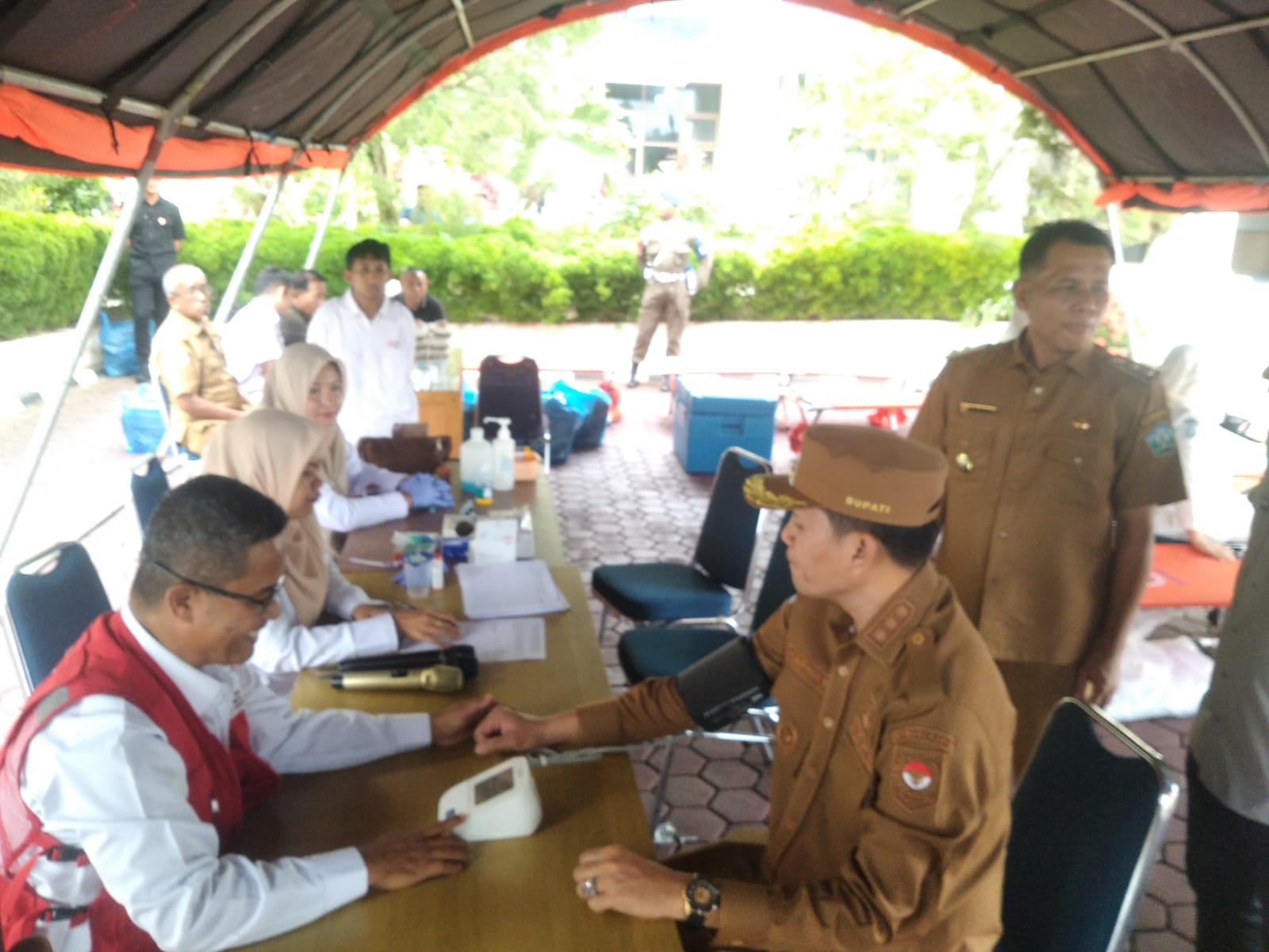 Bupati dan Wakil Bupati Aceh Selatan Hadiri Kegiatan Bakti Sosial Donor Darah yang Dilaksanakan di Lingkungan Pemkab