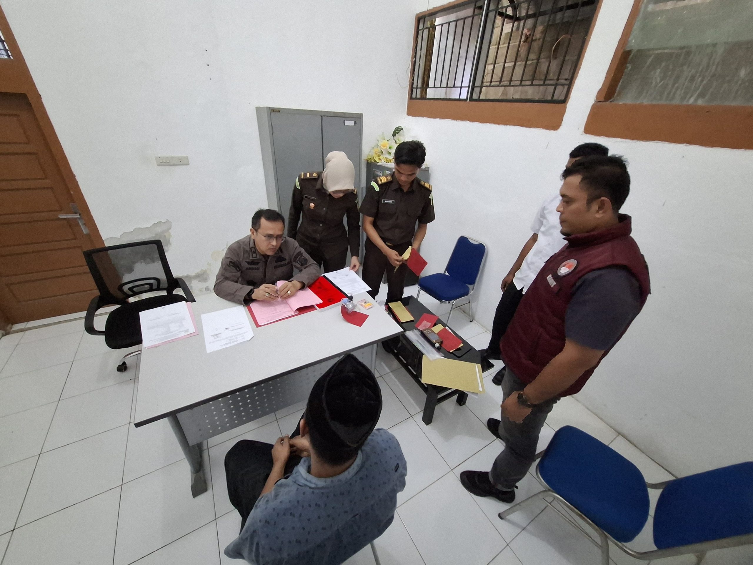 Sat Resnarkoba Polres Aceh Selatan Serahkan Tersangka dan Barang Bukti Kasus Sabu ke Kejaksaan