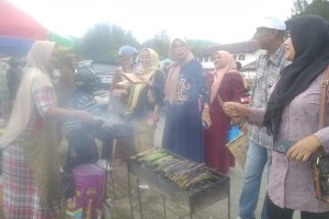 Lompong Sagu dan Pulut Bakar, Menjadi Salah Satu Kuliner Khas Terfavorite Pada Pusat Jajanan Sore Hari di Seputaran Mesjid Apung Tapaktuan