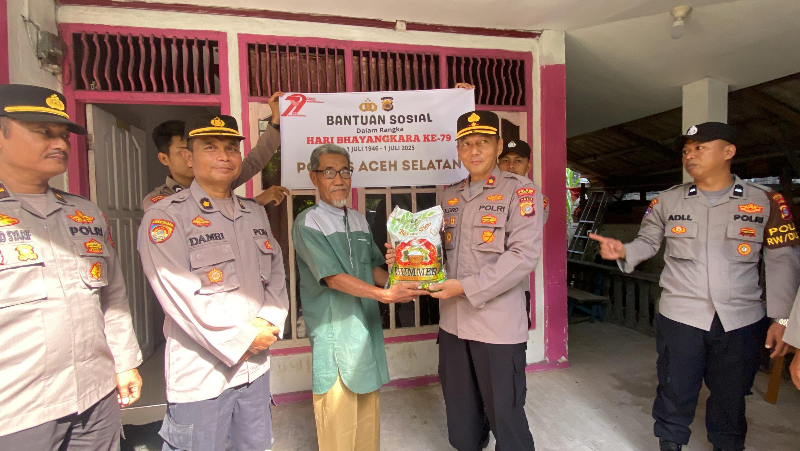 Anjangsana, Polres Aceh Selatan Salurkan Bansos untuk Purnawirawan Polri Sambut HUT Bhayangkara ke-79