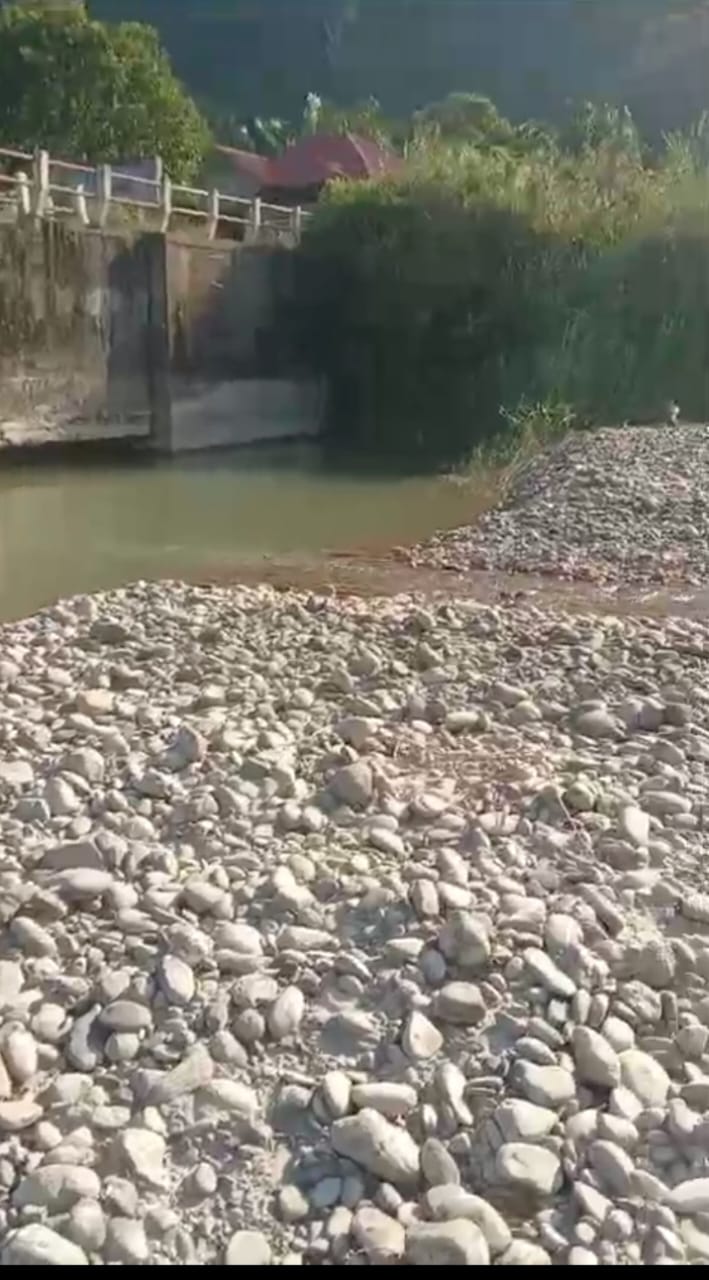 Material Bebatuan Tutupi Pintu Irigasi Gunung Pudung : Ratusan Masyarakat Kluet Utara Terancam Gagal Turun Kesawah.