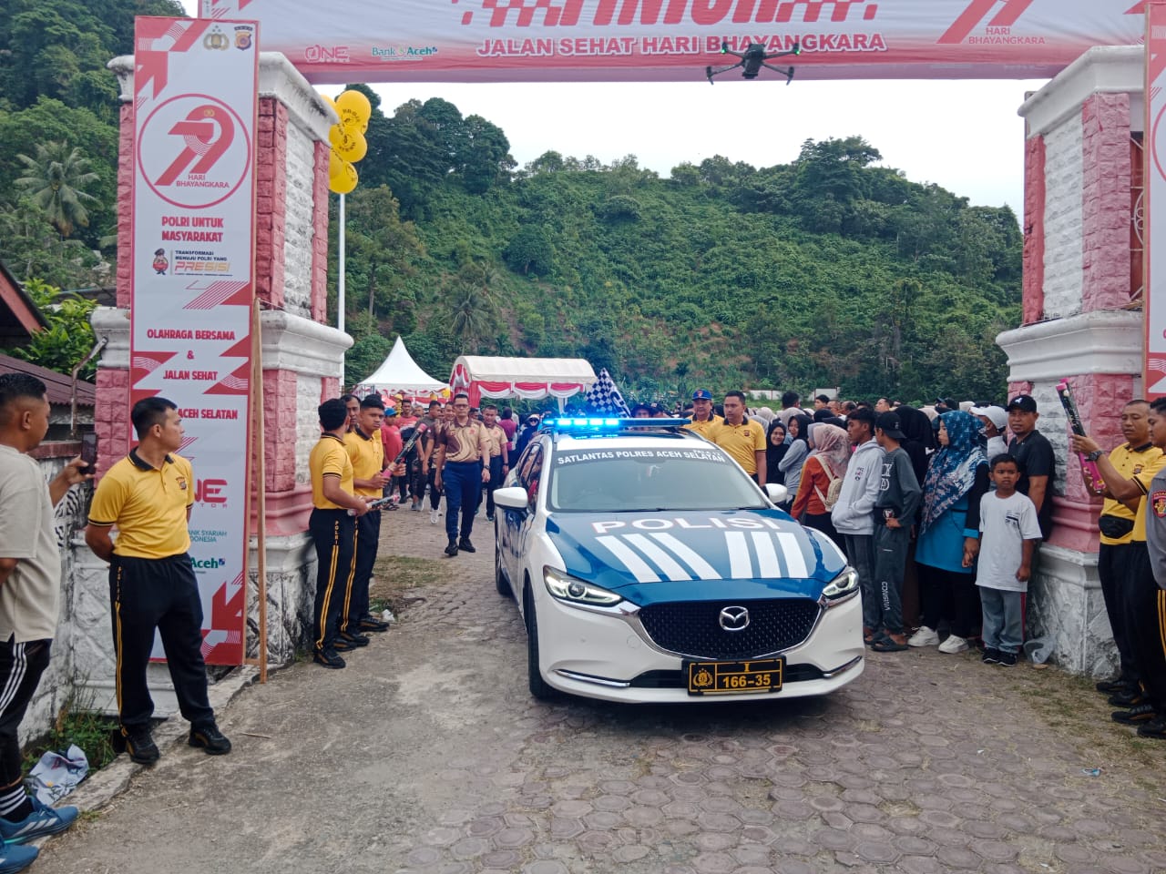 Sat Lantas Polres Aceh Selatan Amankan Jalan Sehat Hut Bhayangkara Ke-79
