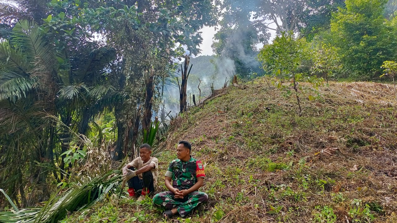 Babinsa Koramil 01/Tapaktuan Ingatkan Petani Tidak Membakar Saat Membuka Lahan