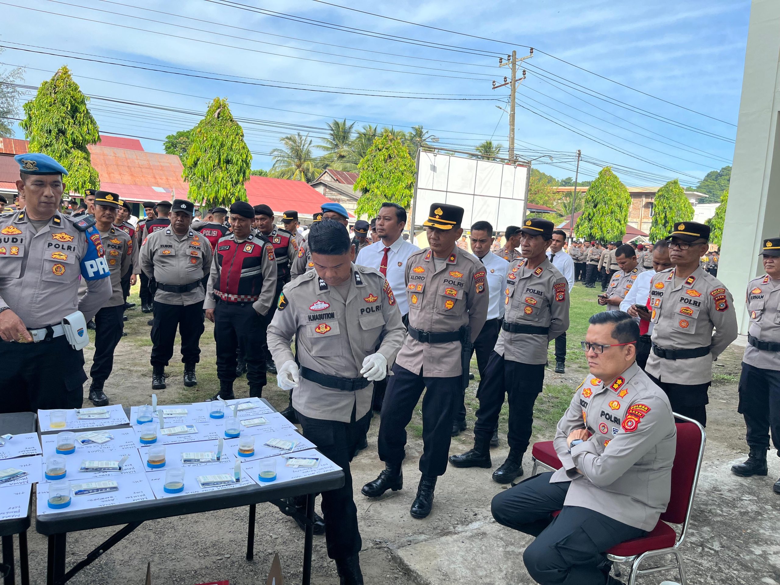 Bersih dari Narkoba, Polres Aceh Selatan Gelar Pemeriksaan Urine untuk Personel