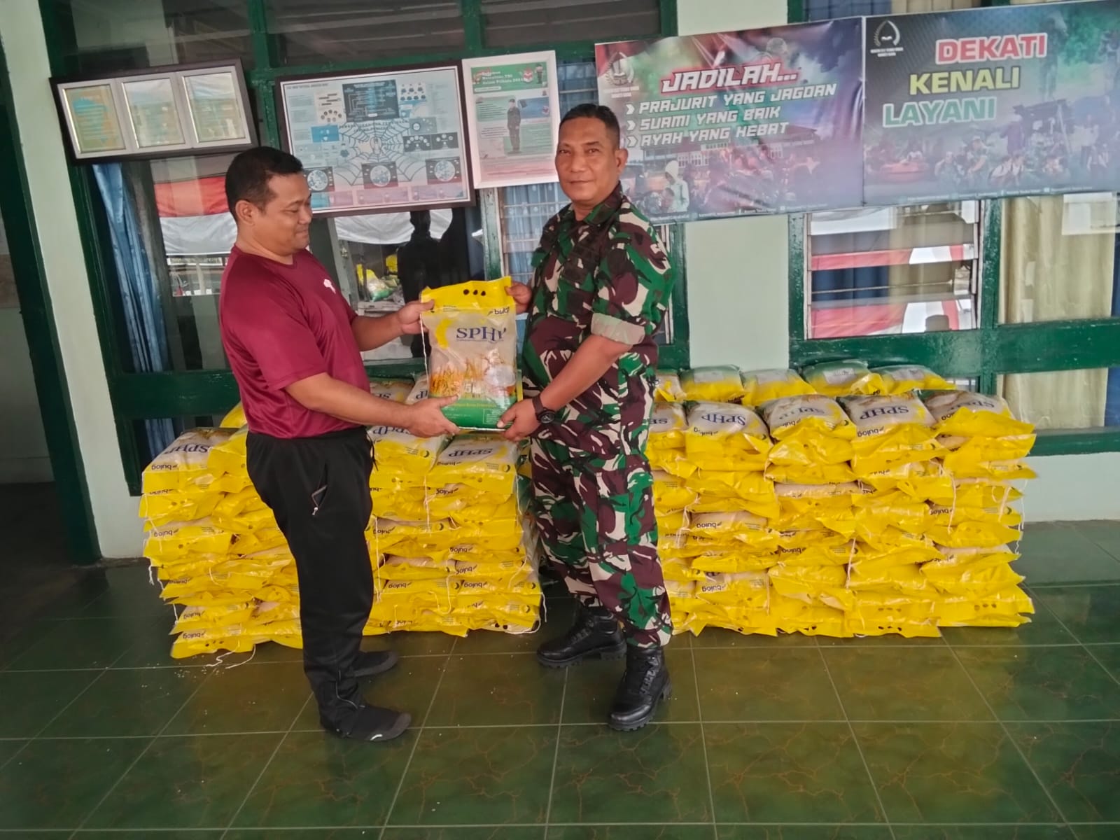 ‎Gerakan Pangan Murah, Kodim 0107/Aceh Selatan Hadirkan Beras SPHP Melalui Gerakan Pangan Murah