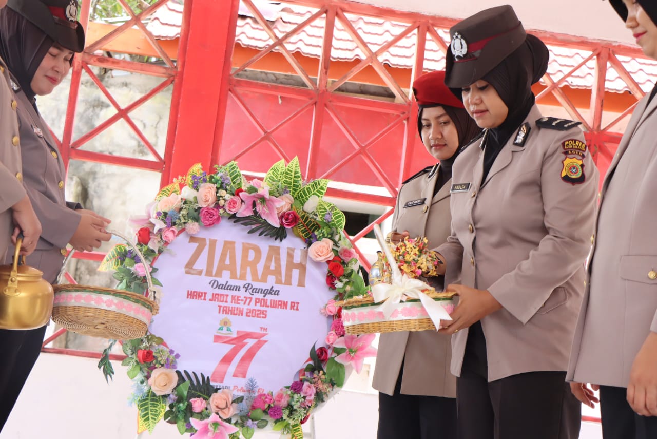 Hari Jadi Polwan ke-77, Polwan Polres Aceh Selatan Gelar Ziarah Makam Pahlawan dan Bakti Sosial