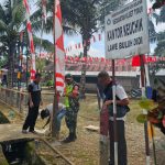 Memeriahkan HUT ke-80 RI, Babinsa dan Perangkat Desa Buluh Didi Kluet Timur Hias Kantor Keuchik dan Gampong Bernuansa Merah Putih