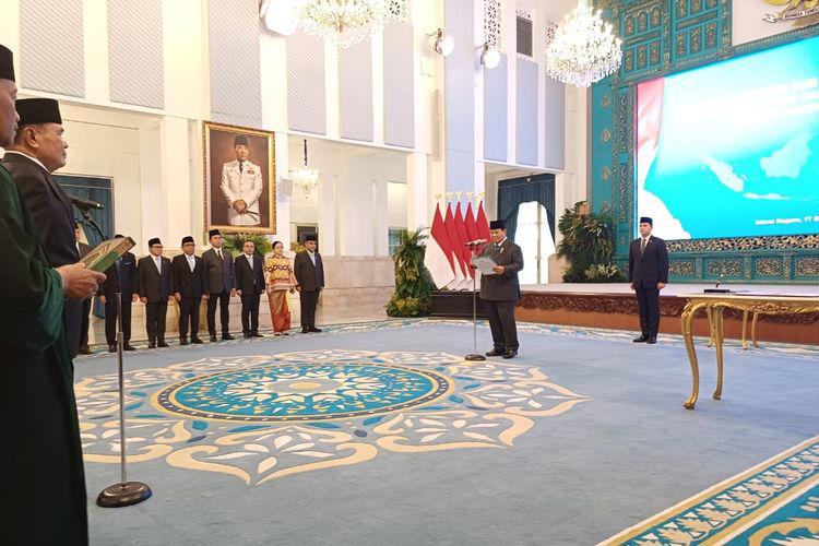 Prabowo Berhentikan 4 Pejabat, Hasan Nasbi Dicopot dari Kepala PCO