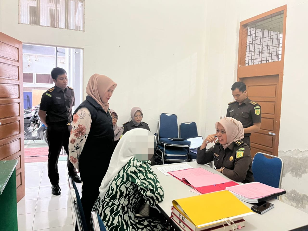 Satreskrim Polres Aceh Selatan Serahkan Tersangka Kasus ITE ke Kejaksaan