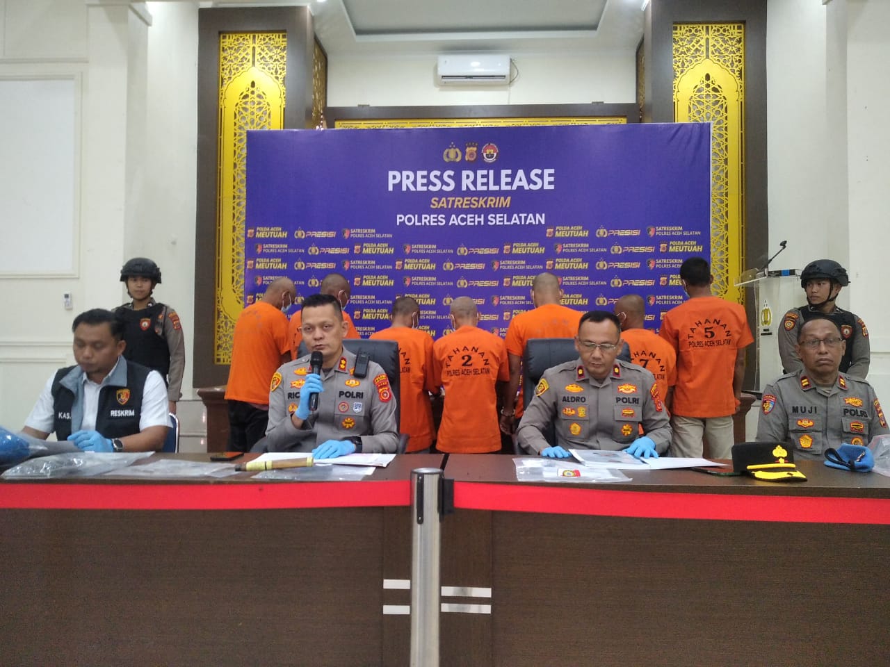 Dalam Press Release Polres Aceh Selatan : Kapolres Paparkan Sejumlah Kasus Yang Berhasil Ditangani