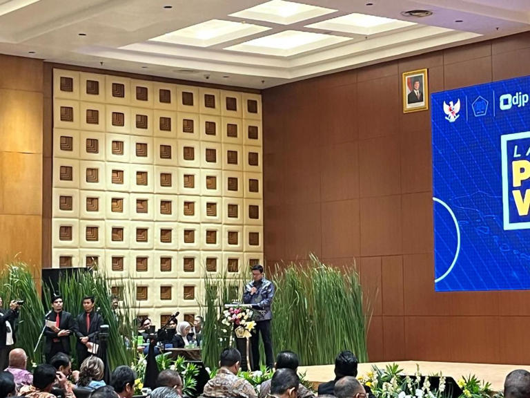 Dirjen Pajak Pecat 26 Pegawai, Belasan Lainnya Antre