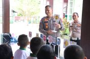 Polisi Sahabat Anak, Kasat Lantas Polres Aceh Selatan Ajak Anak TK Kenali Rambu-Rambu Lalu Lintas