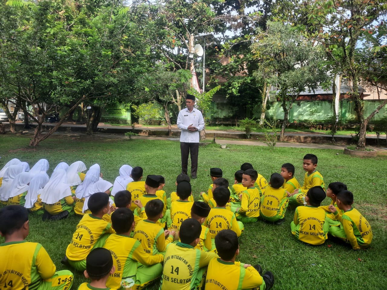 Edukasi Siswa MIN 14 Tapaktuan T. Masrizar: “Kita Ingin RTH Menjadi Bagian Dari Kabupaten Layak Anak”