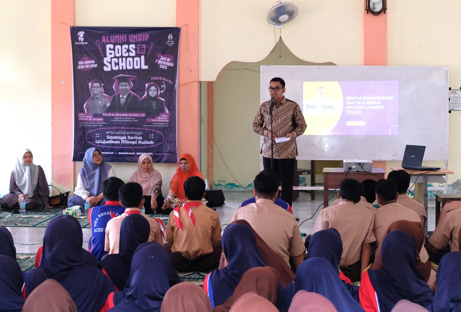 Alumni Undip Bersama Lulusan SMAN Unggul Tapaktuan Goes To School