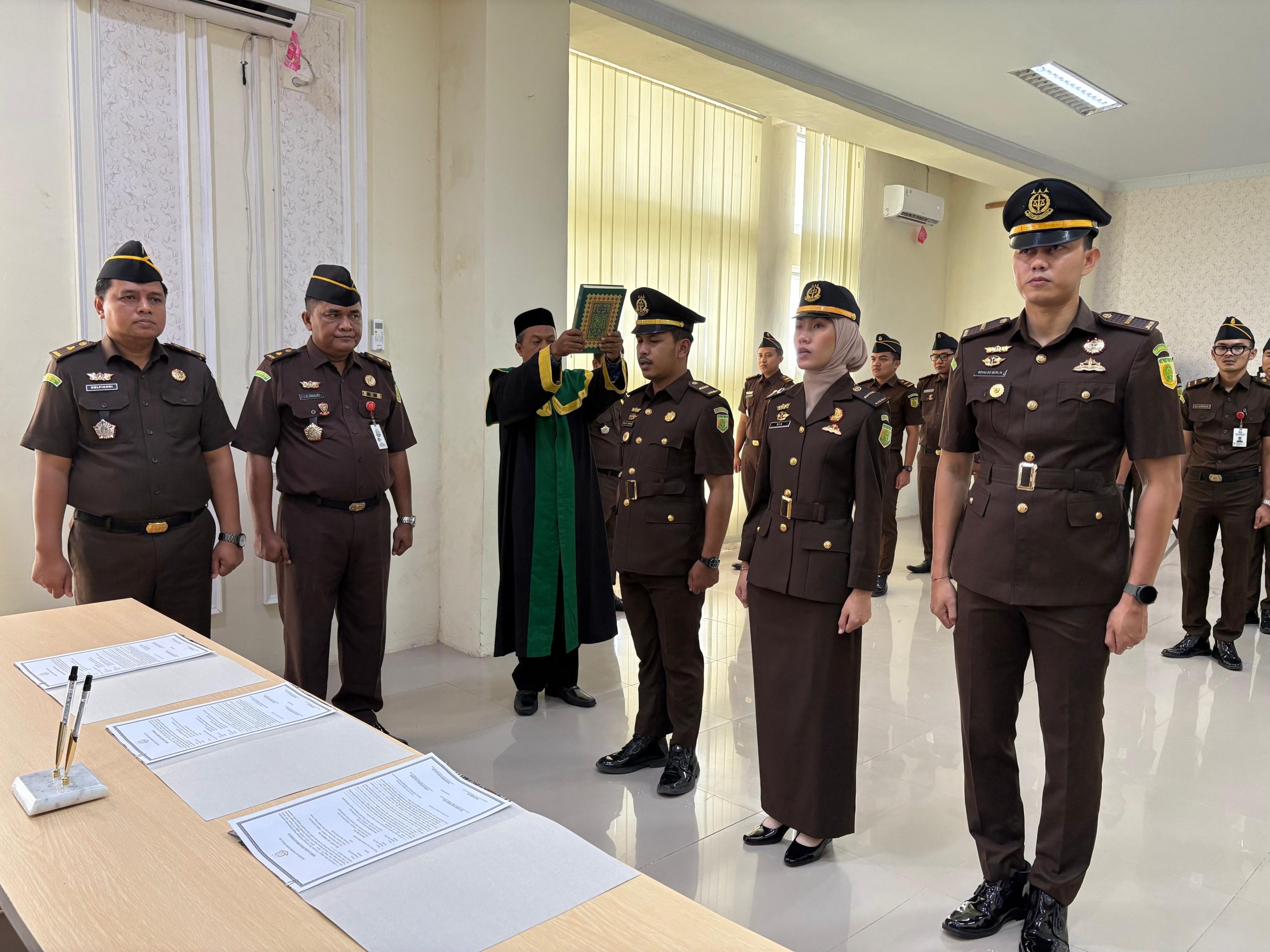 Kepala Kejaksaan Negeri Kota Subulussalam Melakukan Pelantikan dan Pengambilan Sumpah Tiga Pejabat Eselon V