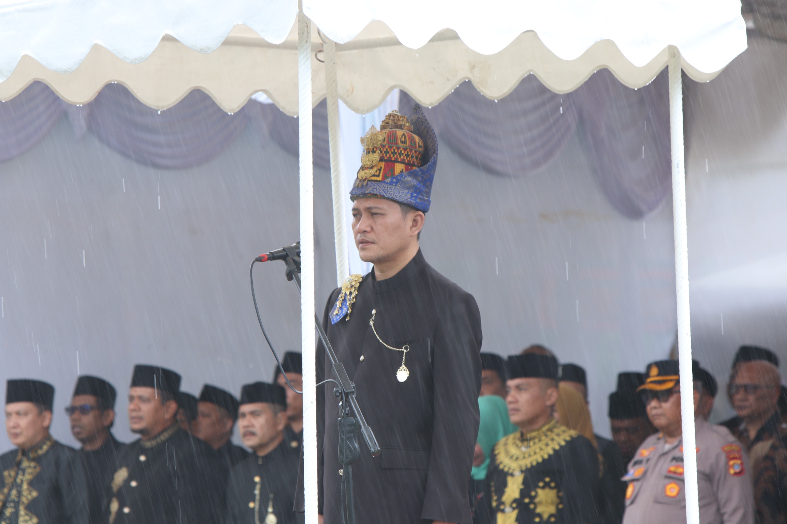 Bupati H. Mirwan MS, SE, M.Sos Inspektur Upacara Pada Upacara Peringatan HUT Aceh Selatan ke-69 Tahun 2025