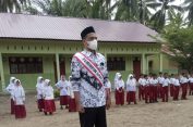 Upacara Hari Guru di SDN Seuneubok Teungoh Berjalan Sukses dan Khidmat