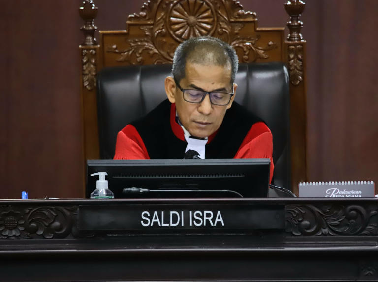 Sedih dengar komentar kepala BNPB soal bencana Sumatera, Saldi Isra pertanyakan proses seleksi