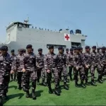 TNI AL Kirim Kapal Perang dan Helikopter ke Sumatra untuk Salurkan Logistik