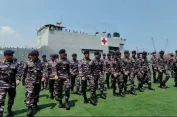 TNI AL Kirim Kapal Perang dan Helikopter ke Sumatra untuk Salurkan Logistik