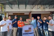 PT Solusi Bangun Andalas Salurkan Bantuan untuk Anggota IWO Aceh Terdampak Banjir