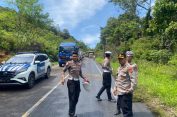 Gerak Cepat Sat Lantas Polres Aceh Selatan melaksanakan Gatur Lalu Lintas di lokasi Tumpahan CPO di Gunung Kapur Trumon